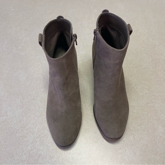 Bass Shiloh Suede Booties Size 7.5 Taupe Side Zip - Picture 3 of 9